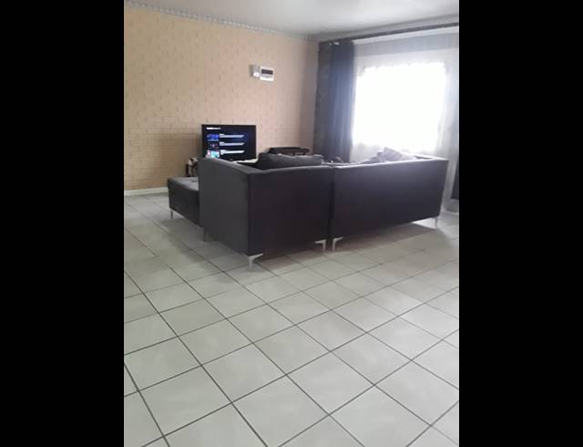 3 BEDROOM APARTMENT FOR SALE IN AMAJUBA PARK